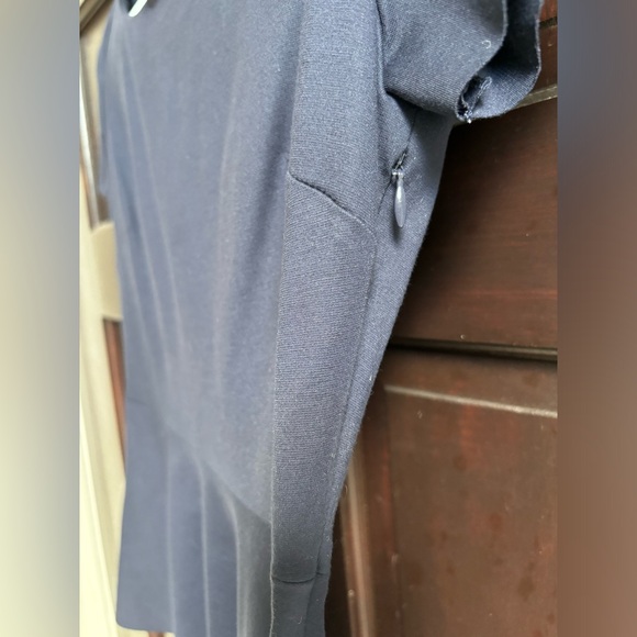 Tahari asymmetrical peplum navy blue super flattering fab construction shirt - Picture 2 of 5